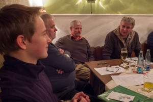 Manfred Lünzmann erläutert das Interesse der Jäger an der Pacht des Schwalinger Reviers
